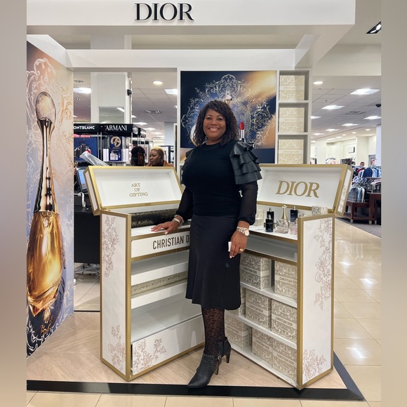 Meet your Posher, Denise!! 💕Fifi_ sunshine!!!!💗 - Picture 6 of 8